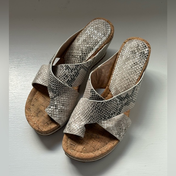 Donald Pliner- Elegant Snakeskin Patterned Women's Sandals - Picture 4 of 4